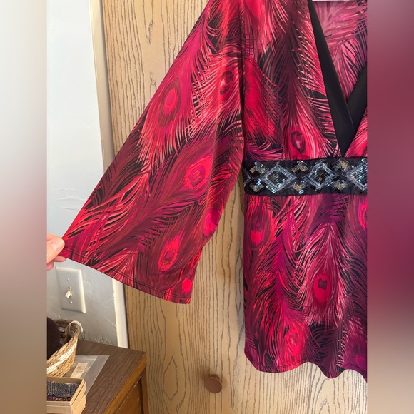 Beautifully red DRESS BARN peacock feather top - Picture 3 of 12